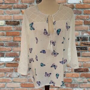 Butterfly printed top blouse. Lace sleeve. Boho tie lace front.‎ Size l